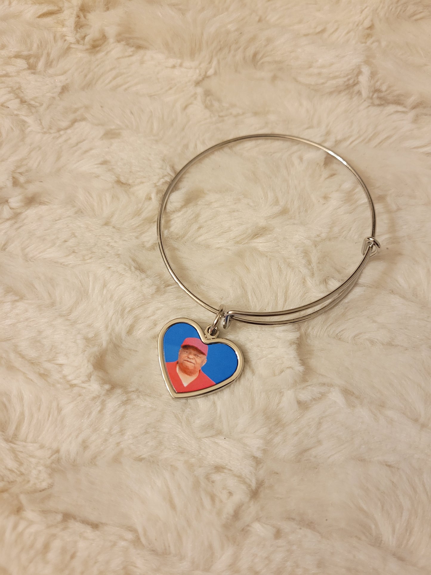 Heart pendant necklace & bangle bracelet